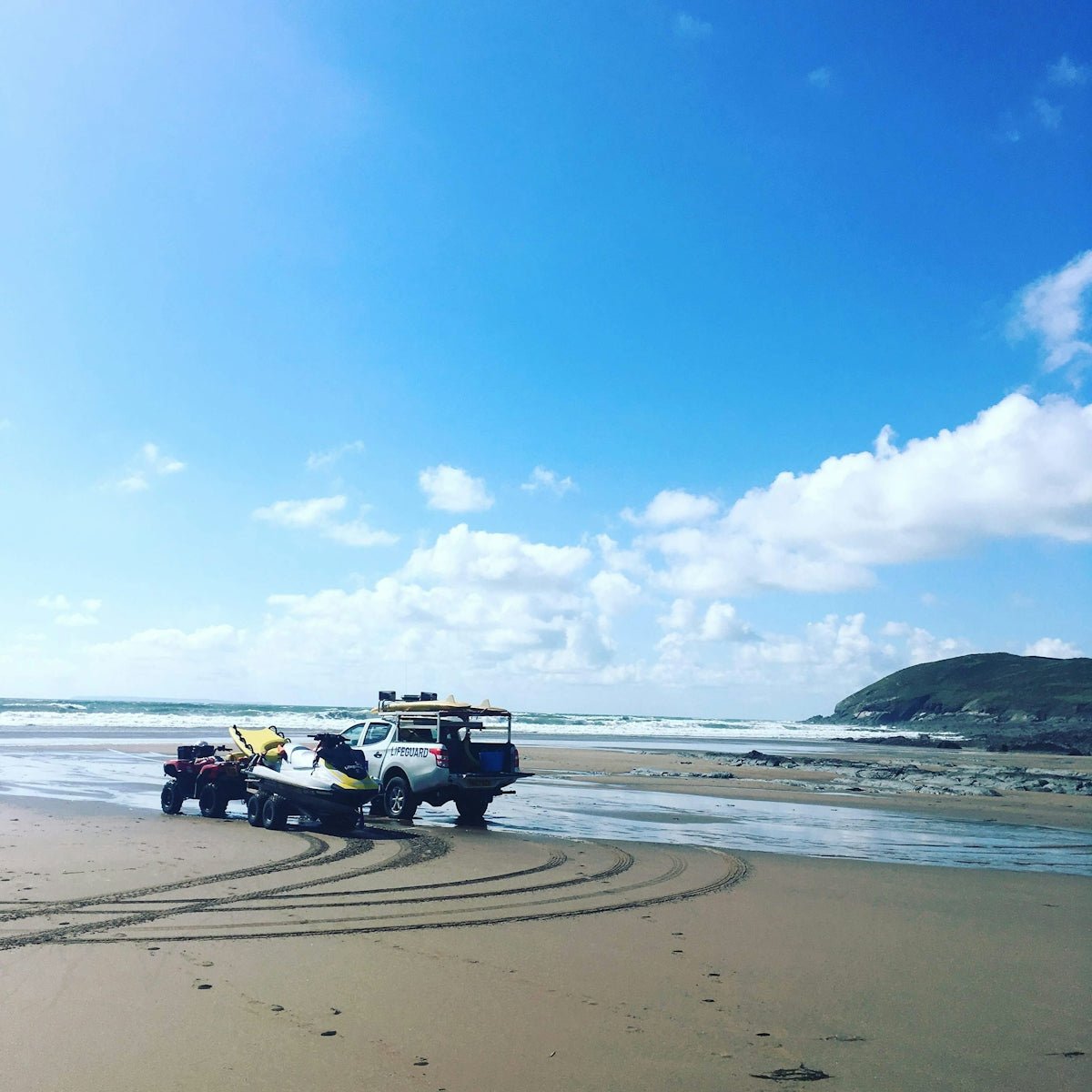 Beach Day Essentials: Packing the Perfect Beach Wagon for Family Fun - Lounge Wagon