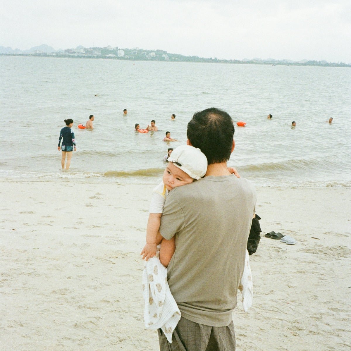 Beach Day With Kids: Essential Gear and Tips - Lounge Wagon