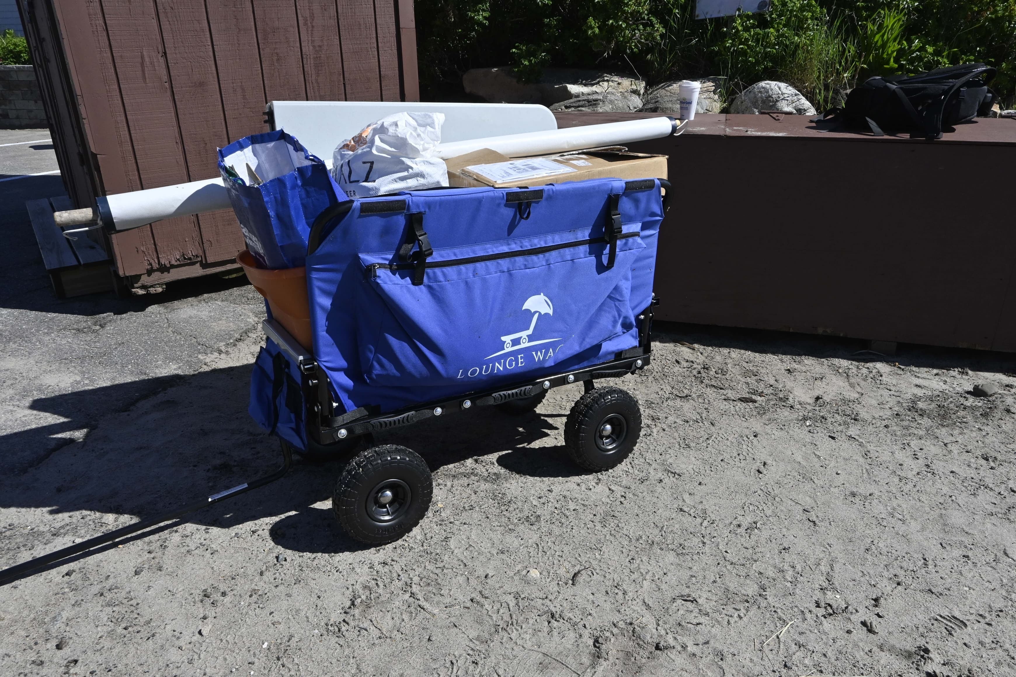 Organizing Beach Gear: Simple Solutions for Family Outings - Lounge Wagon