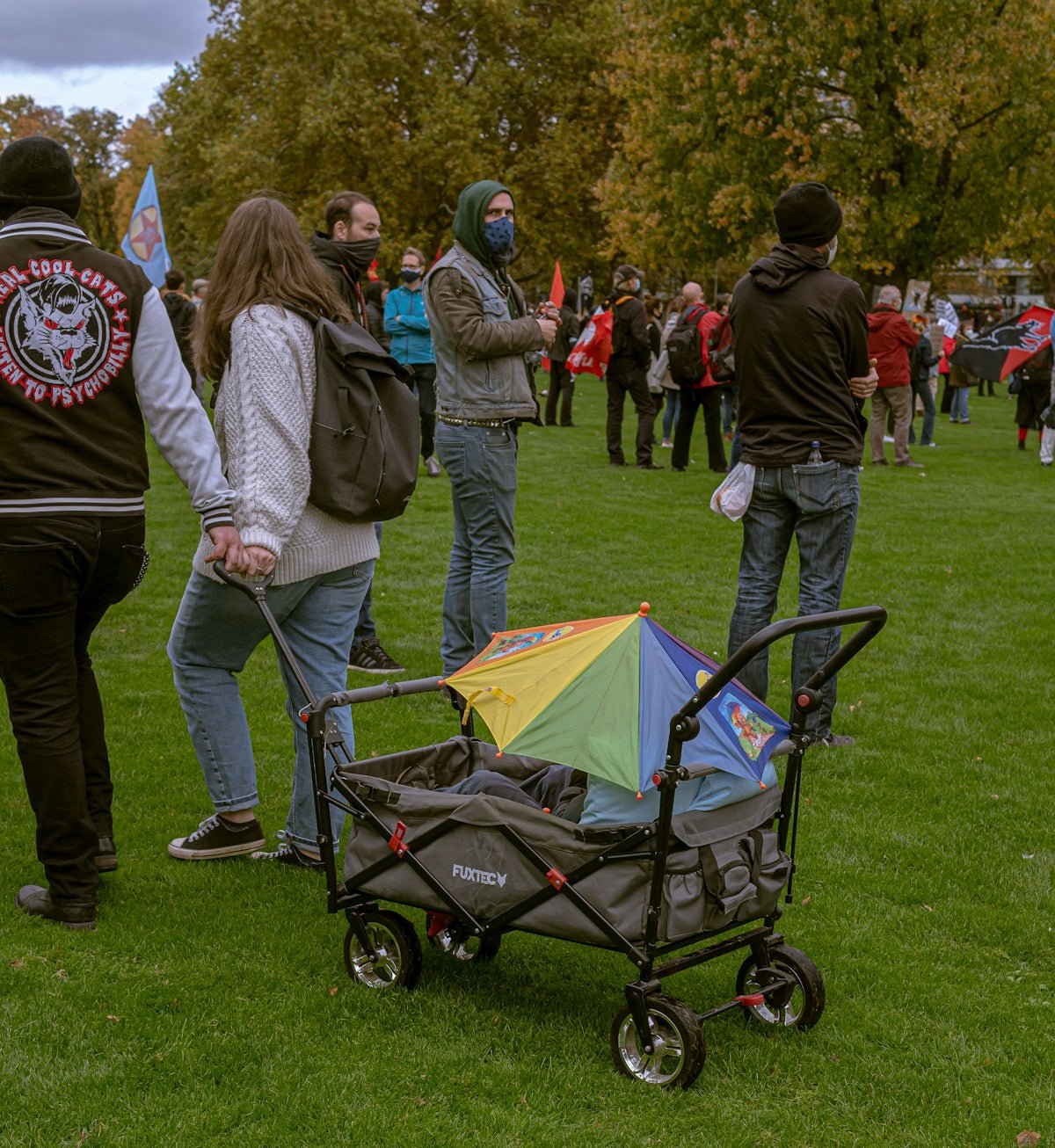 Park Picnic Wagon Hacks for Parents at Youth Sports Events - Lounge Wagon