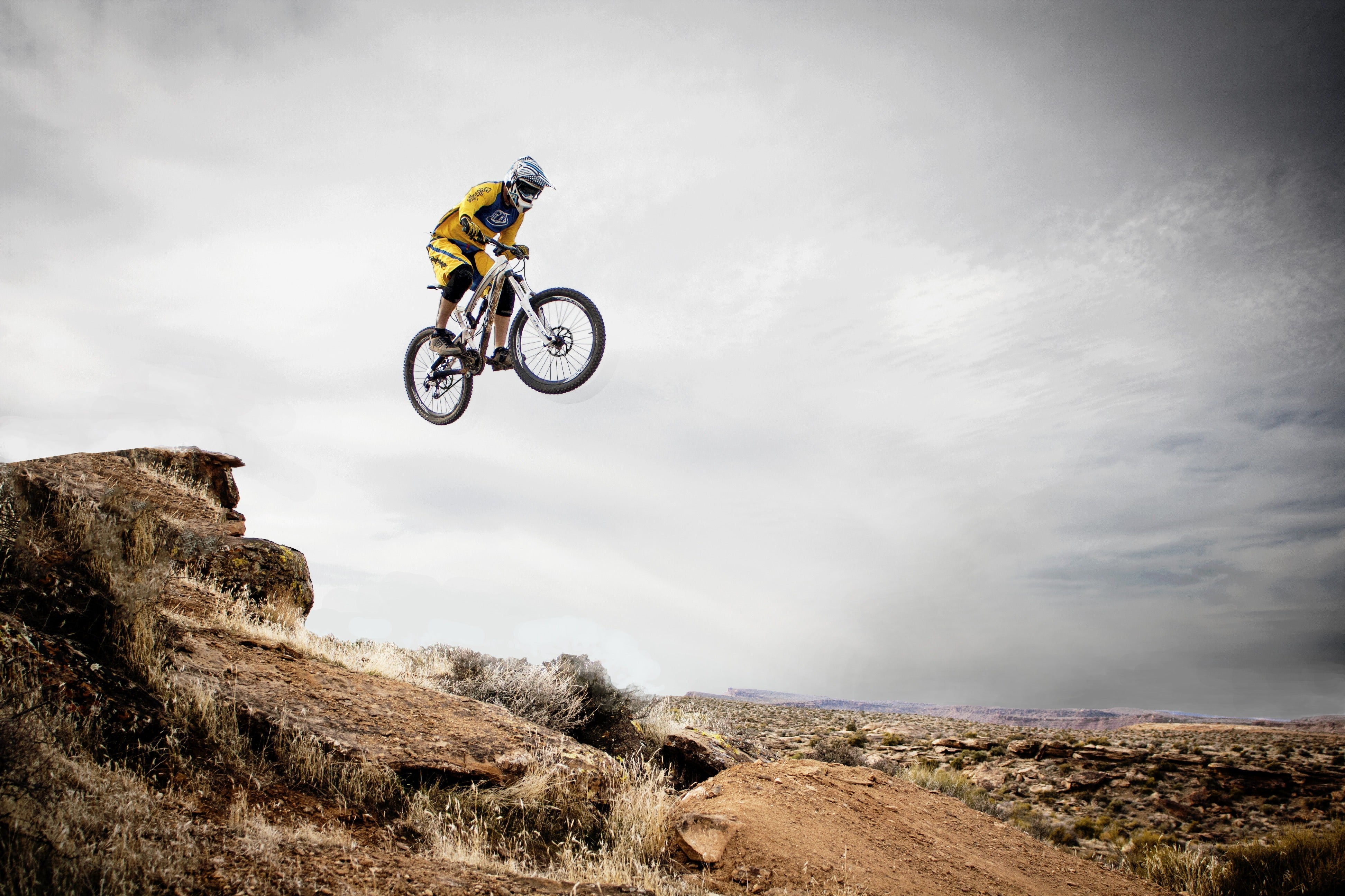 Which is the Most Popular Outdoor Adventure Activities for Recreation? - Lounge Wagon